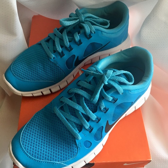 Women Shoes - Picture 4 of 4